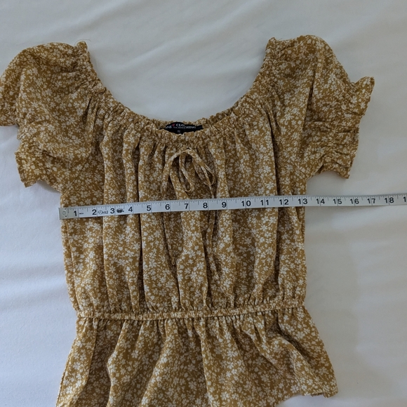 ONE CLOTHING | ochre ruched floral top - Picture 4 of 5